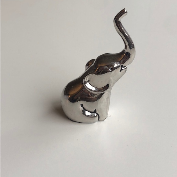 Jewelry - Elephant ring holder